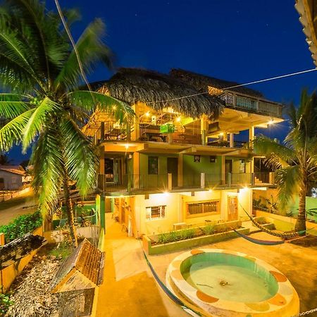 A Piece Of Ground Hostel Punta Gorda Buitenkant foto