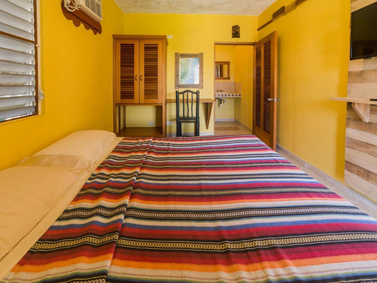 A Piece Of Ground Hostel Punta Gorda Buitenkant foto