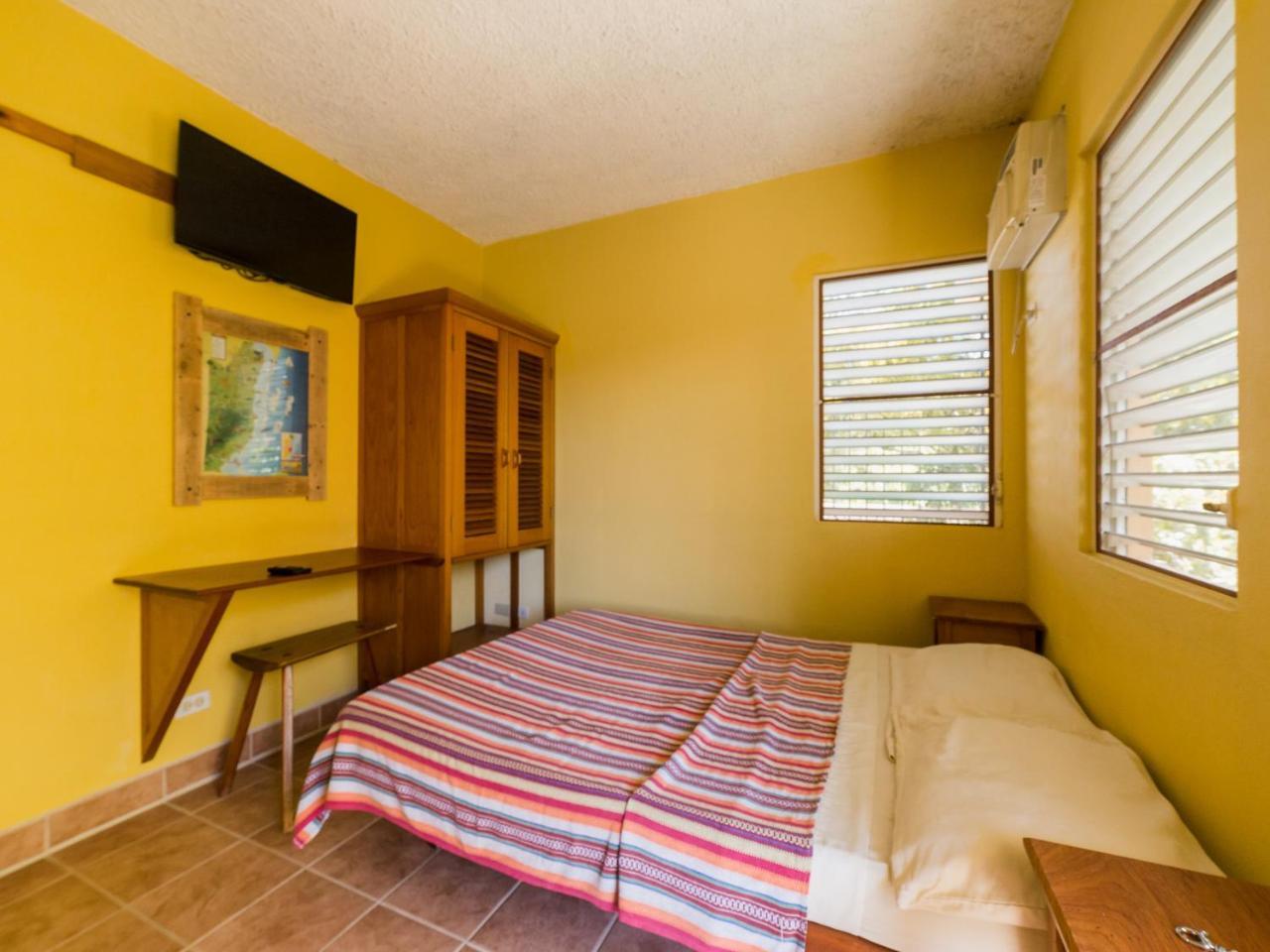 A Piece Of Ground Hostel Punta Gorda Buitenkant foto