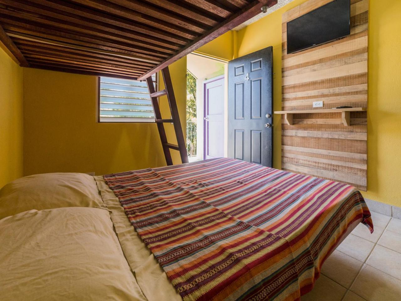 A Piece Of Ground Hostel Punta Gorda Buitenkant foto