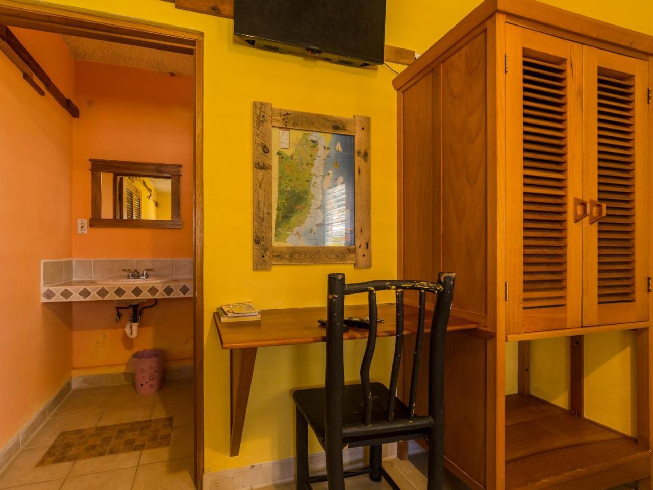 A Piece Of Ground Hostel Punta Gorda Buitenkant foto