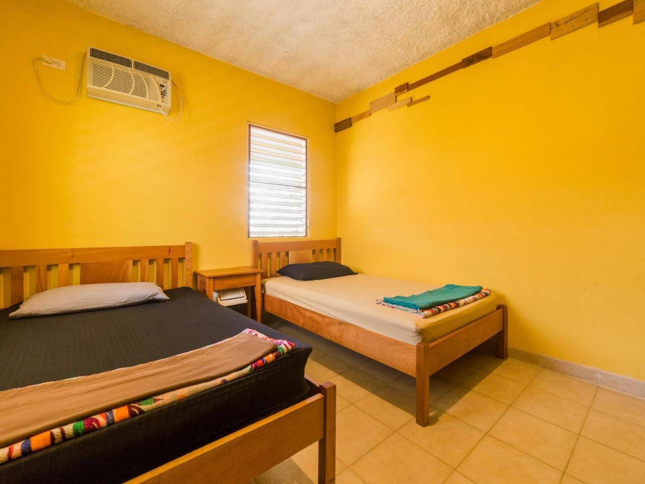 A Piece Of Ground Hostel Punta Gorda Buitenkant foto
