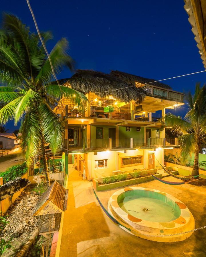 A Piece Of Ground Hostel Punta Gorda Buitenkant foto