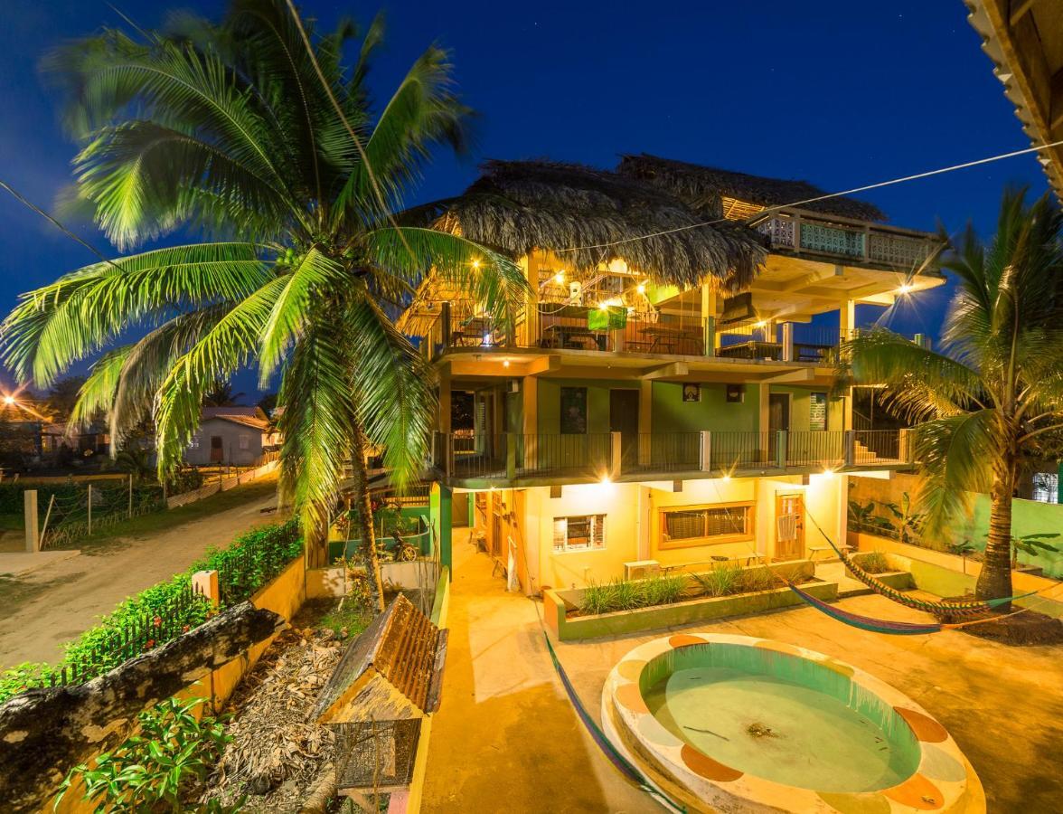 A Piece Of Ground Hostel Punta Gorda Buitenkant foto